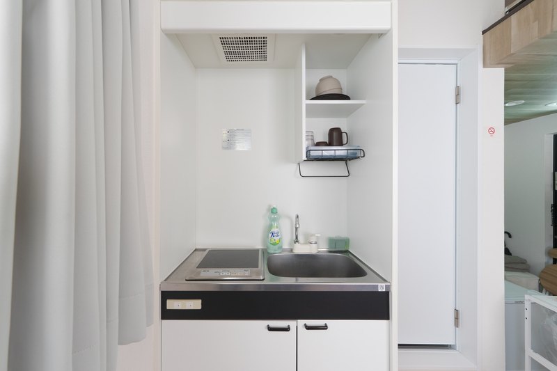 1R kitchen — IH stove, fridge, microwave, rice cooker