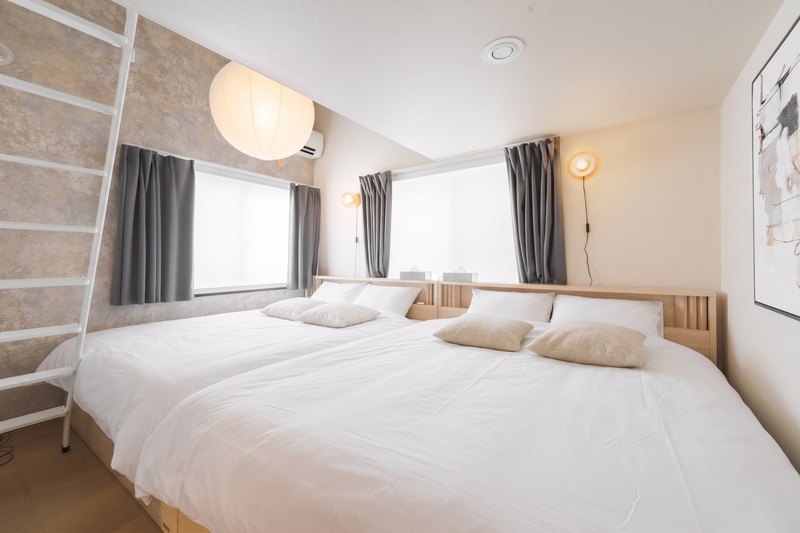 2R bedroom — alternate angle with paper lantern