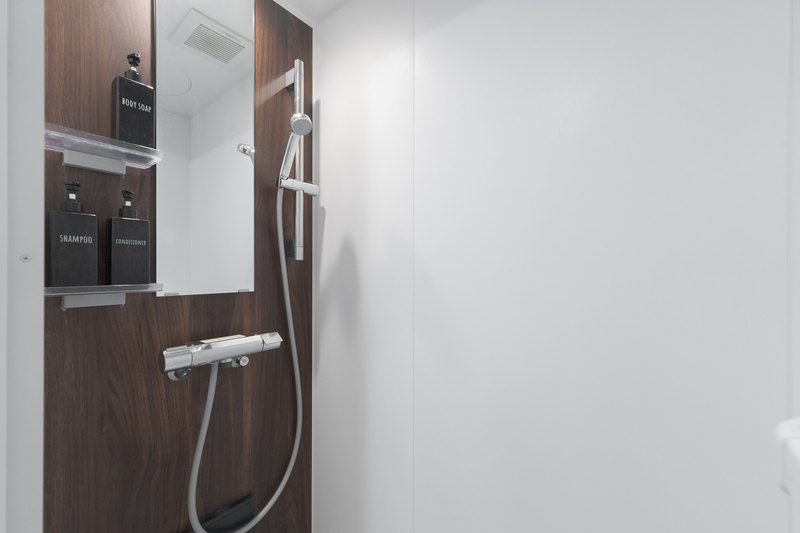 2R separate shower booth